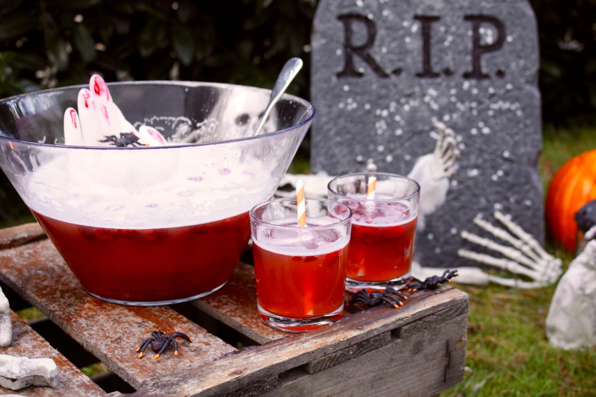 Rezeptbild: Halloween Bowle mit eiskaltem Händchen