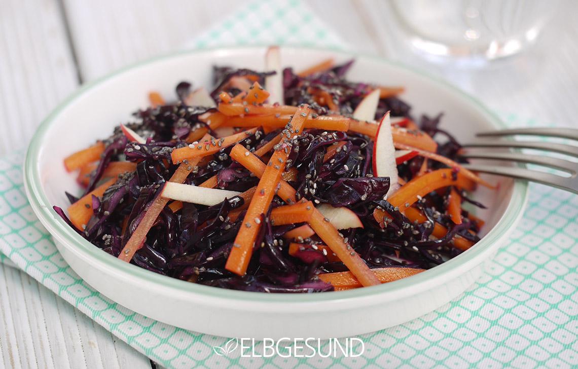 Rezeptbild: Raw Food mit Chia-Dressing oder Krautsalat als Superfood