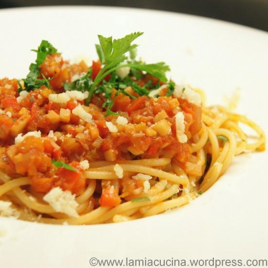 Rezeptbild: Vegetarische Gemüsebolognese zu Spaghetti