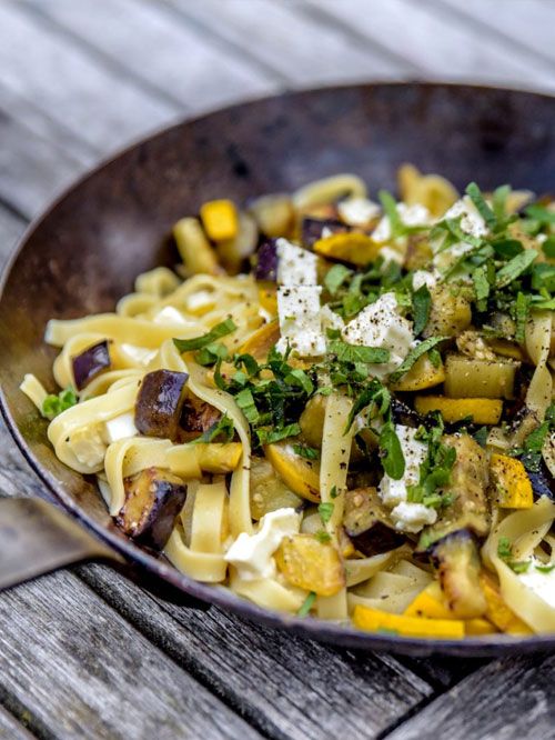 Rezeptbild: Auberginen Zucchini Pasta mit Schafskäse