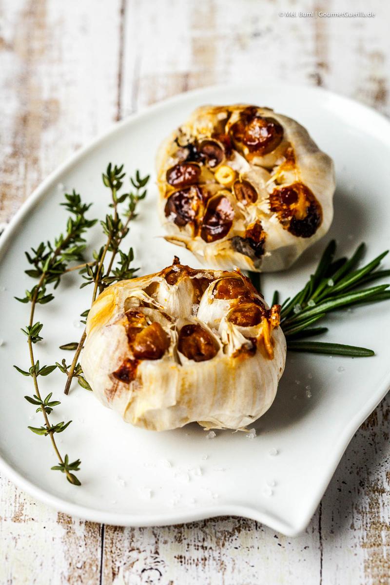 Rezeptbild: GEBACKENER, KARAMELLISIERTER KNOBLAUCH