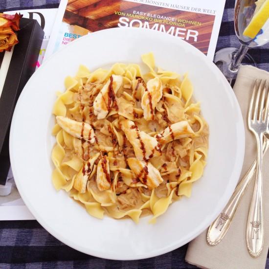 Rezeptbild: Balsamico-Sahne-Hähnchen auf Pasta