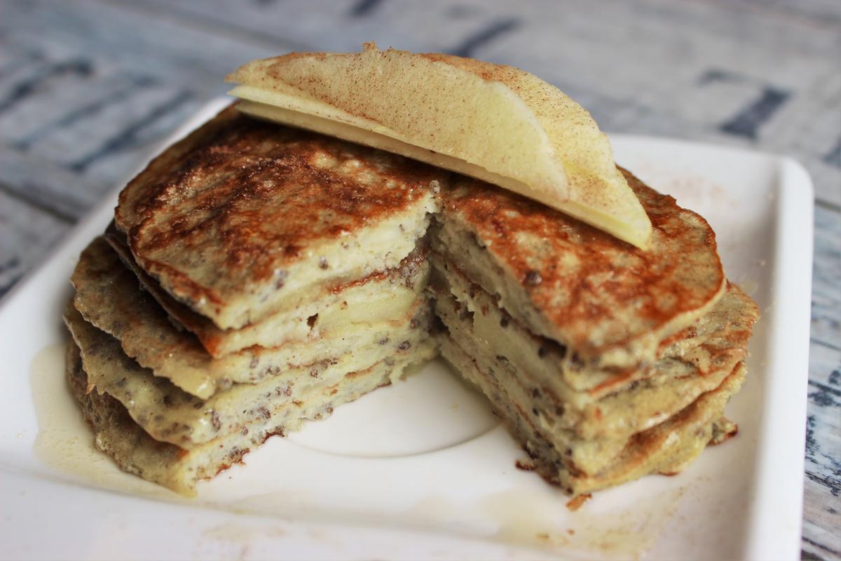 Rezeptbild: Apfel-Chia-Pfannkuchen