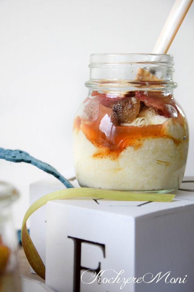 Rezeptbild: Grießbrei mit ofengeröstetem Gewürzrhabarber