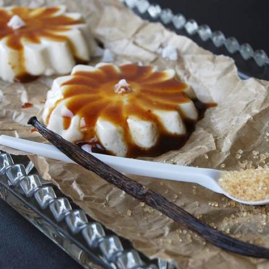 Rezeptbild: Vegane Panna Cotta mit salziger Karamellsoße