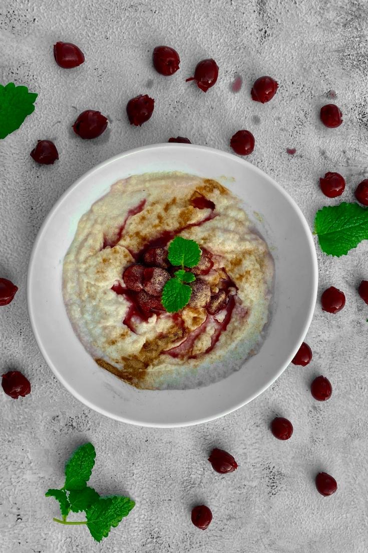 Rezeptbild: Protein Grießbrei mit Kirschen