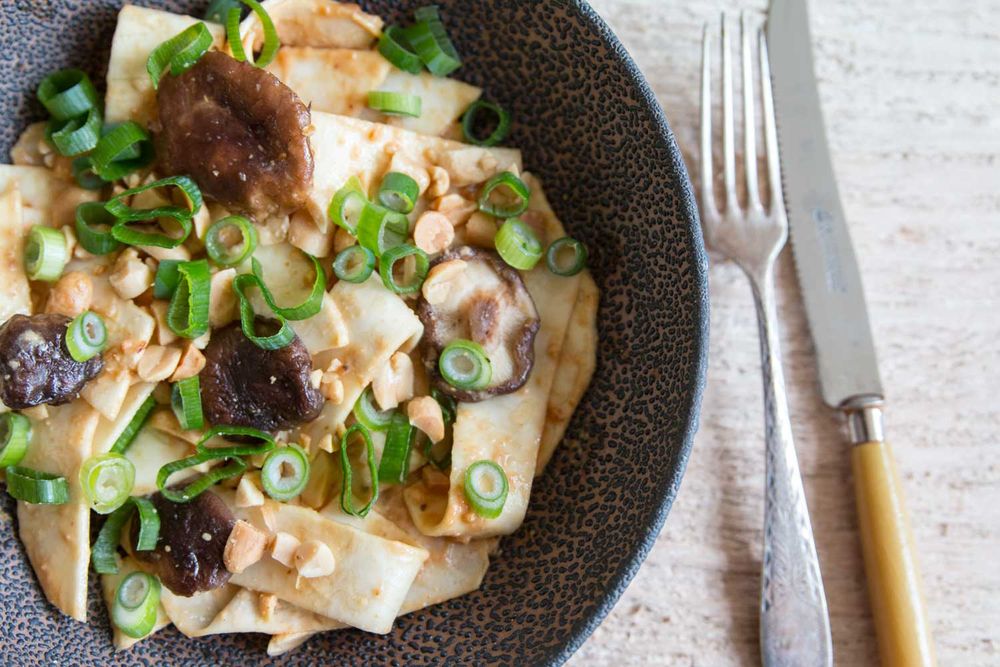 Rezeptbild: Selleriesalat mit Shitake und Erdnüssen