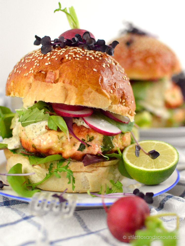 Rezeptbild: Lachs Burger mit selbstgemachter Sauce Tartare