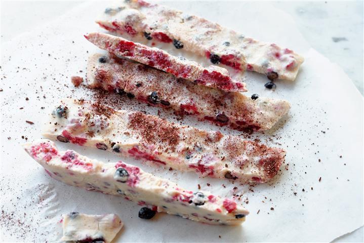 Rezeptbild: Eisriegel aus Joghurt mit Beeren