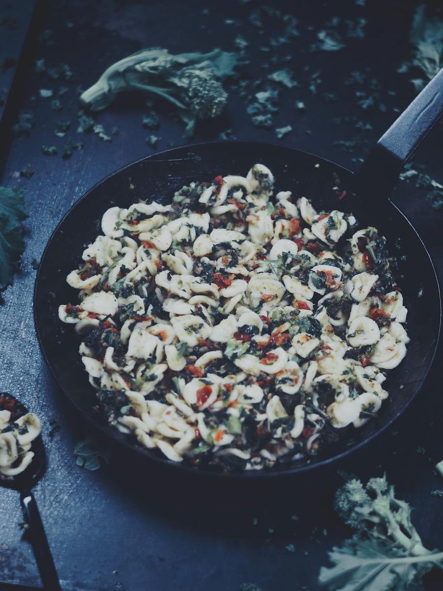 Rezeptbild: ORECCHIETTE AL CIME DI RAPE - NUDELN MIT STÄNGELKOHL