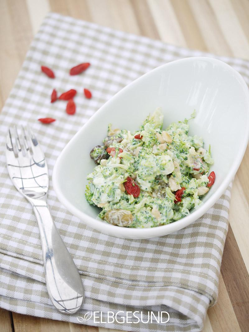 Rezeptbild: Schneller cremiger Brokkoli-Salat