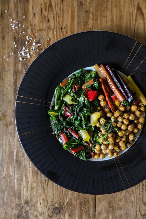 Rezeptbild: Bunter Mangold mit Karotten und Kichererbsen