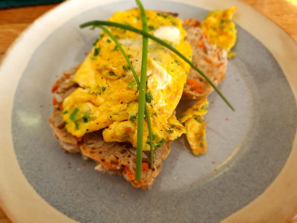 Rezeptbild: Healthy Lunch: Frühlingshaftes Rührei