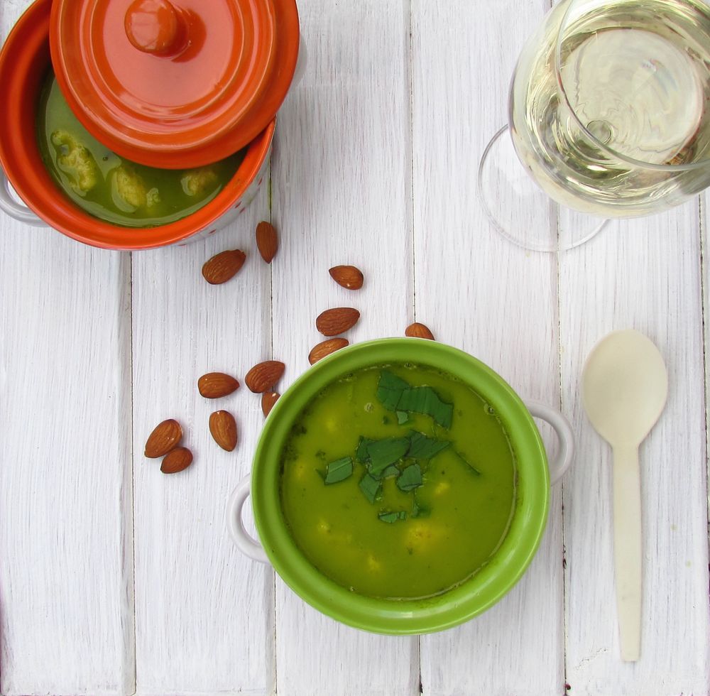Rezeptbild: Mandelgnocchi in leichter Bärlauchsuppe