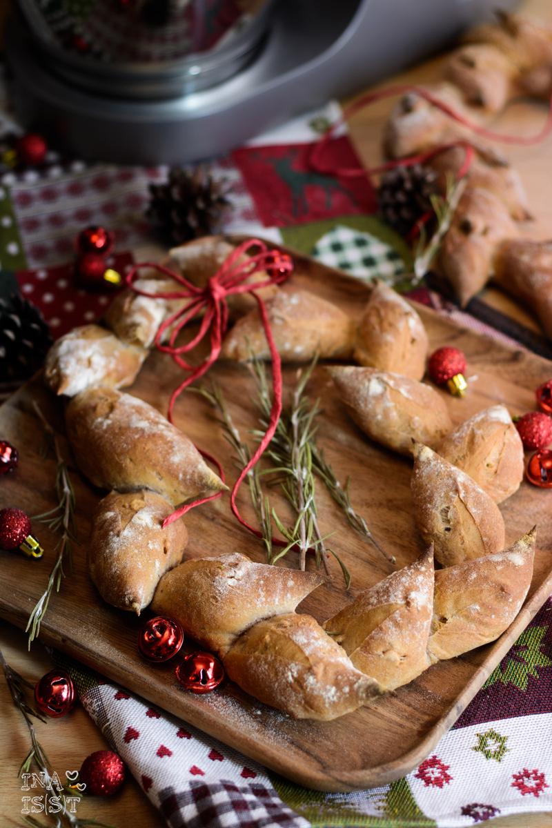 Rezeptbild: Pain d'épi - Ein Weihnachtsbrot mit Rosmarin und Walnüssen