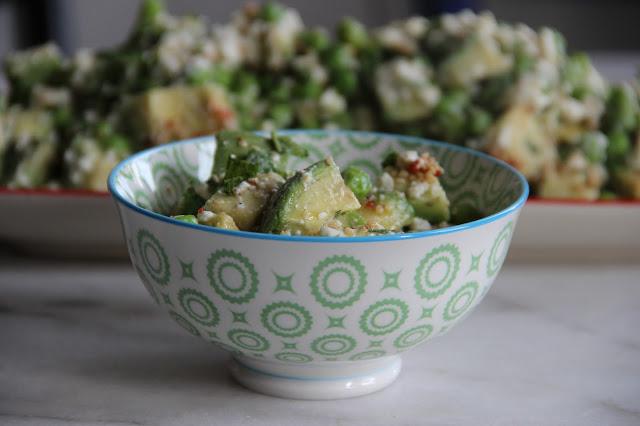 Rezeptbild: Erbsen-Avocadosalat mit Feta & Sesam-Chilidressing 