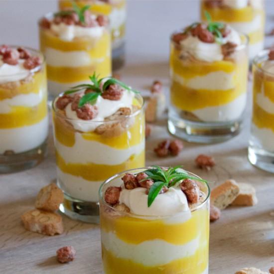 Rezeptbild: Mango-Tiramisu mit [handmade] Verbene-Cantuccini & gebrannten Mandeln
