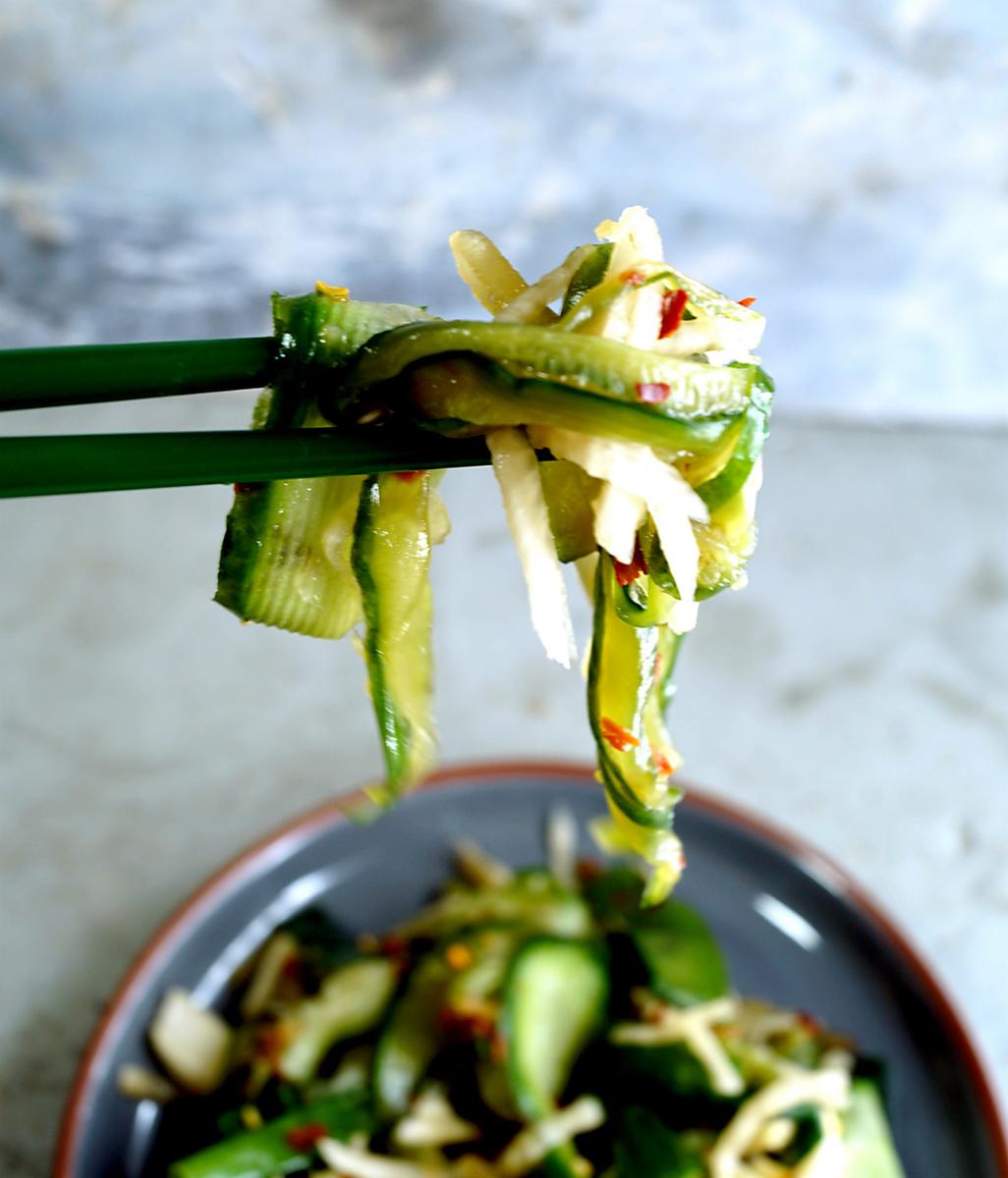Rezeptbild: schnelles Sommerkimchi mit Gurke und Rettich
