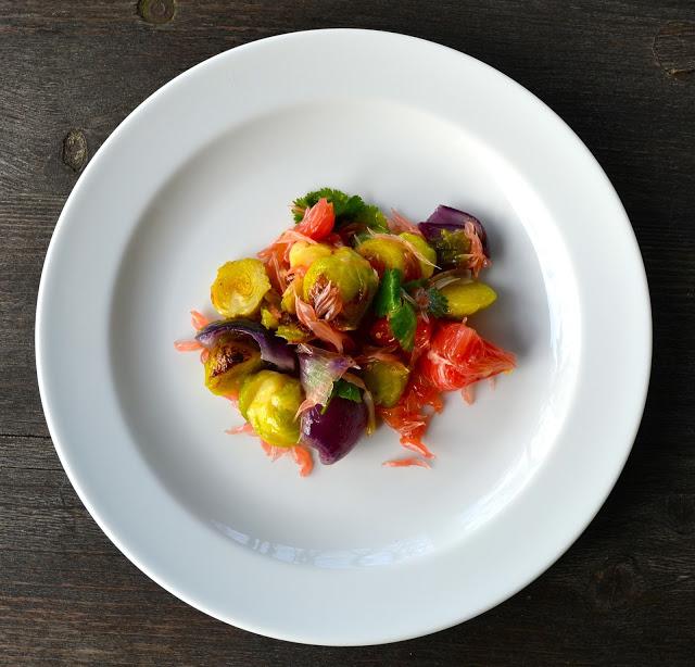 Rezeptbild: Salat mit Pomelo & Rosenkohl
