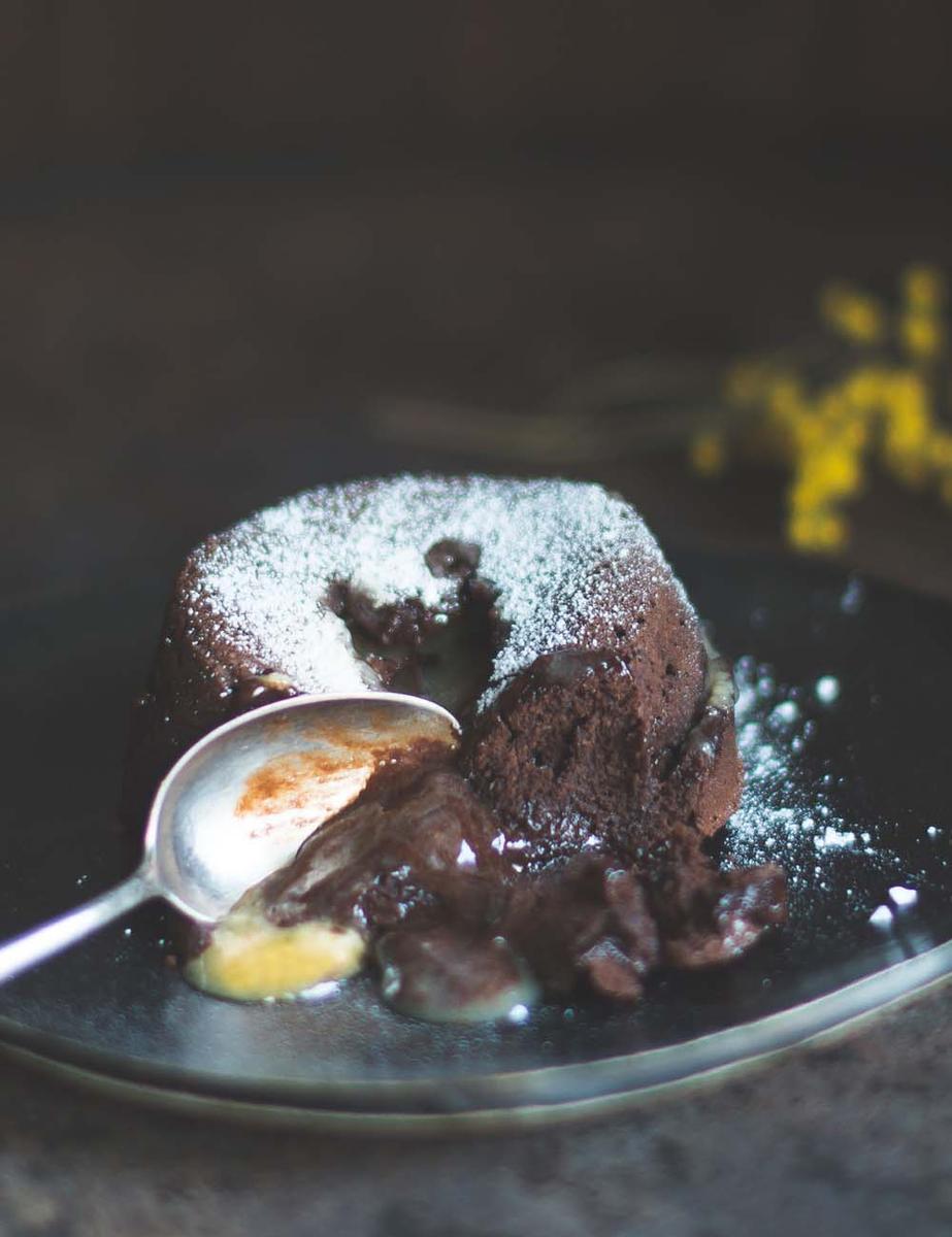 Rezeptbild: Trunkener Schokokuchen mit flüssigem Kern
