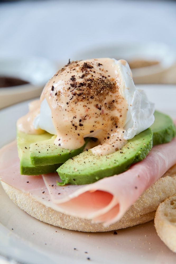 Rezeptbild: Sumach Egg Benedict mit Harissa Hollandaise