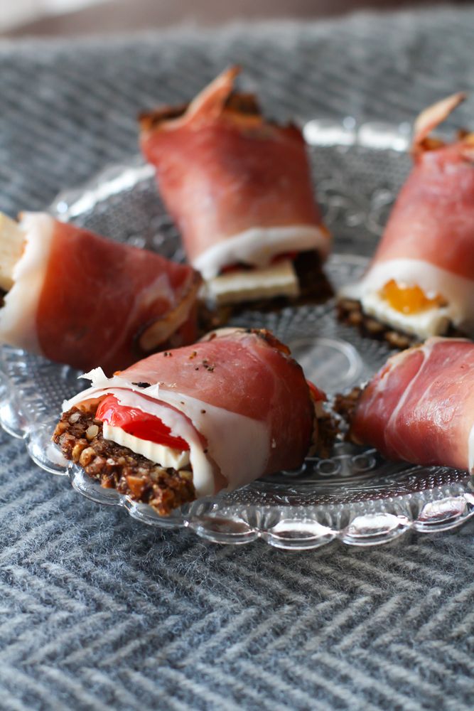 Rezeptbild: Brotpralinen Schwarzwälder Schinken mit Feta und gegrillter Paprika