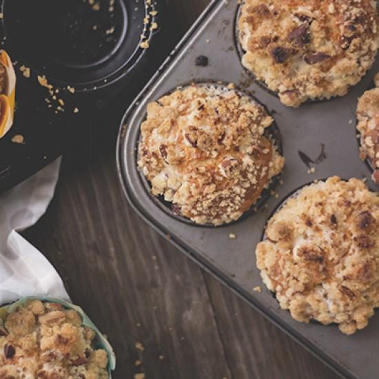 Rezeptbild: Roasted Peach Muffins with Cinnamon Streusel