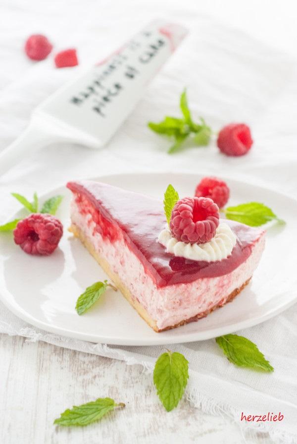 Rezeptbild: Schwedische Himbeer-Mousse-Tarte mit Marzipanboden