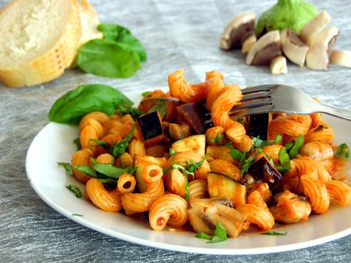 Rezeptbild: One Pot Pasta Aubergine Tomate 