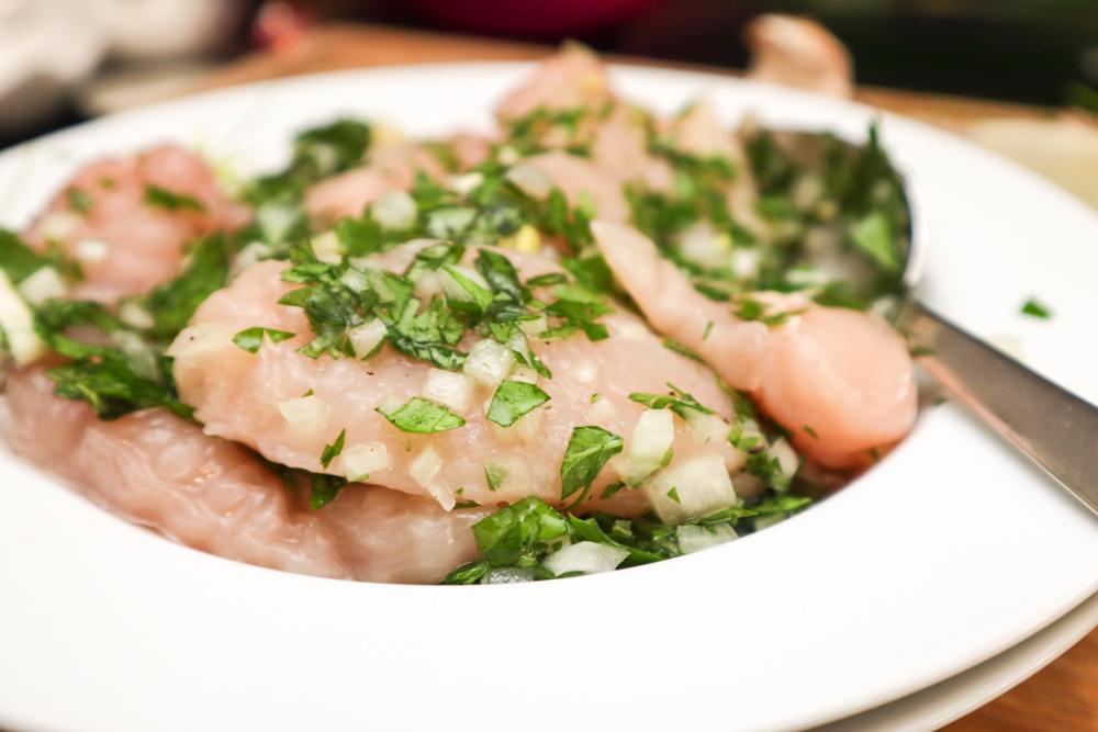 Rezeptbild: Italienische Sommer-Marinade mit frischen Kräutern