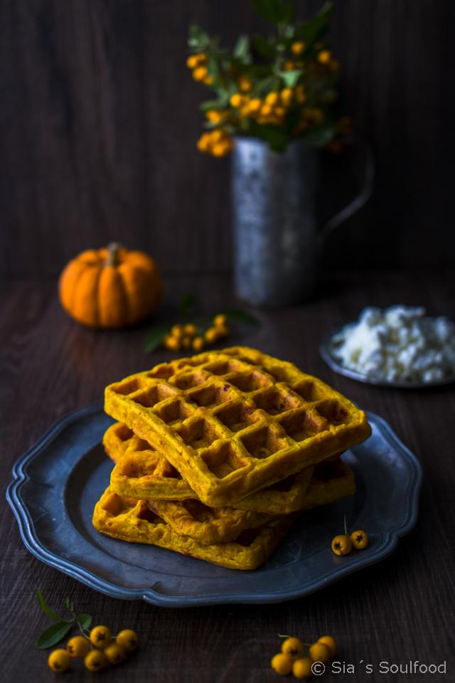 Rezeptbild: Kürbis-Waffeln mit Feta