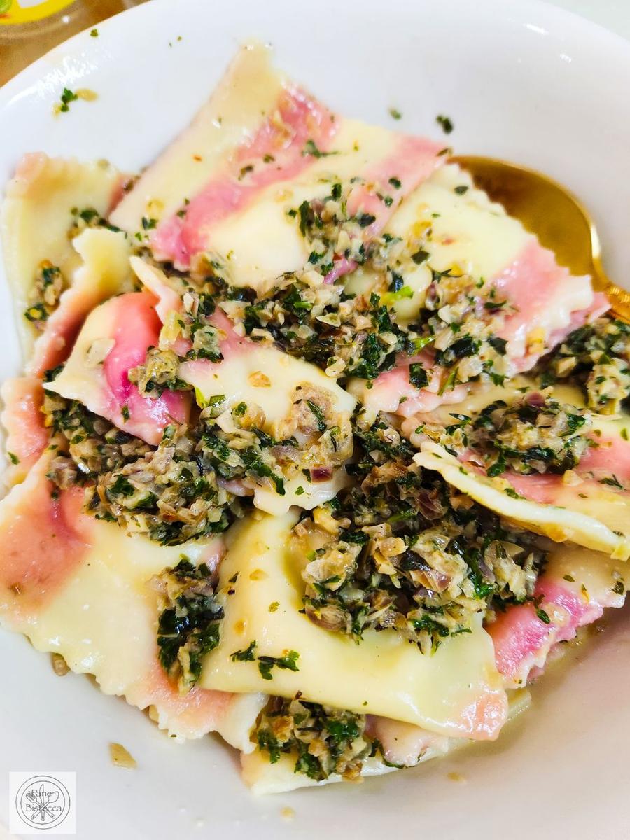 Rezeptbild: Selbstgemachte Frischkäse Ravioli mit Kraeutersauce