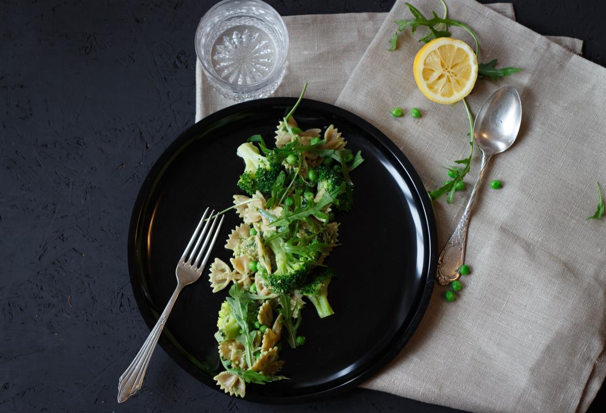Rezeptbild: Pasta Deluxe mit veganem Pesto (und so viel Grün wie möglich)