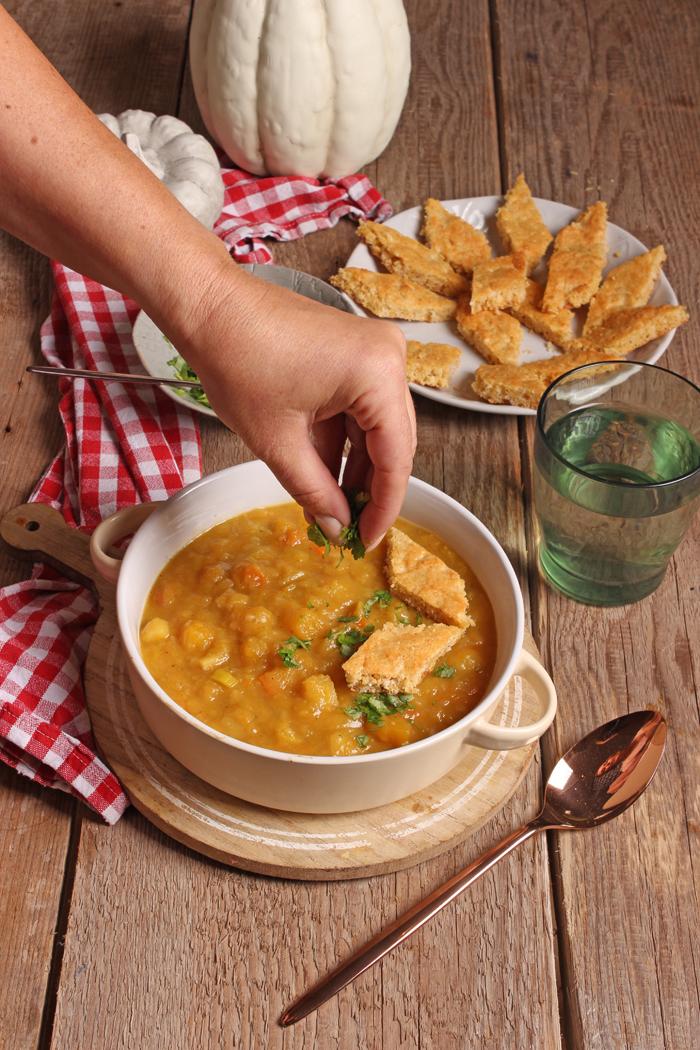 Rezeptbild: Butternut-Kürbiseintopf mit Käseecken