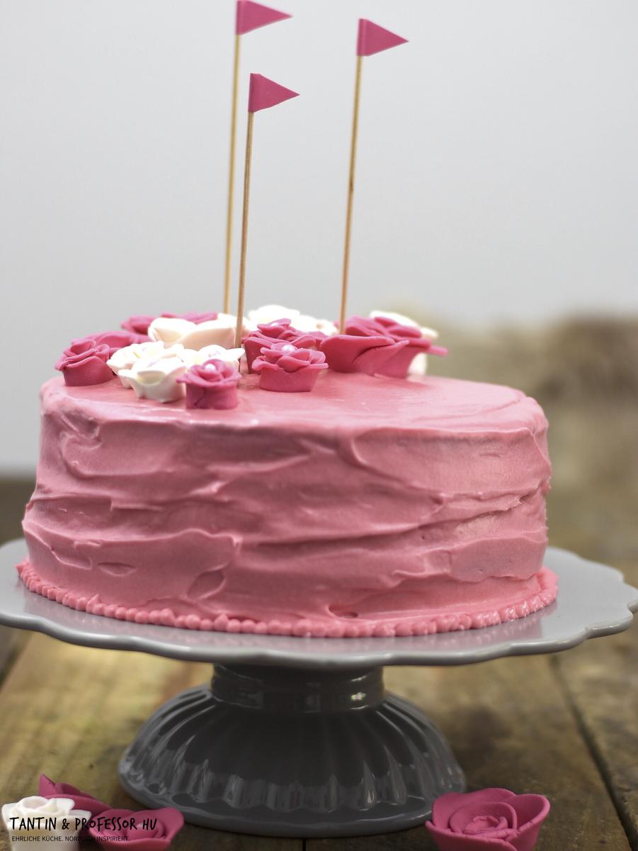 Rezeptbild: ROSAROTER ERDBEER-TORTEN-TRAUM