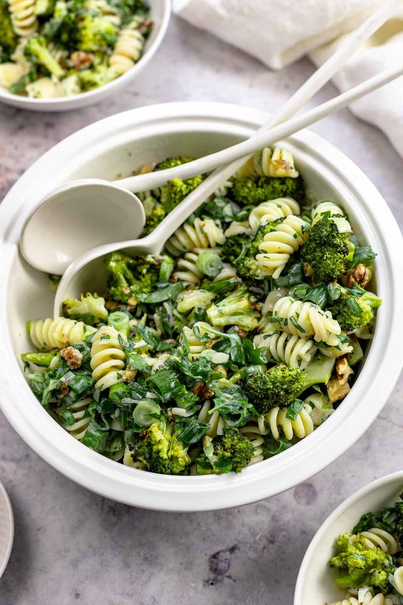 Rezeptbild: Brokkoli-Nudelsalat mit Buttermilch-Dressing