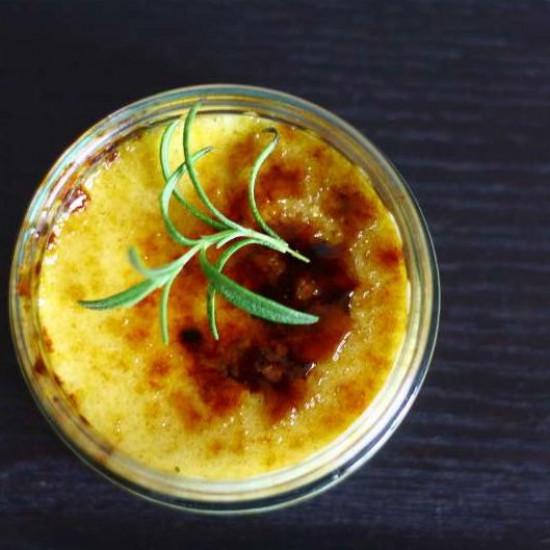 Rezeptbild: Crème Brûlée mit Rosmarin
