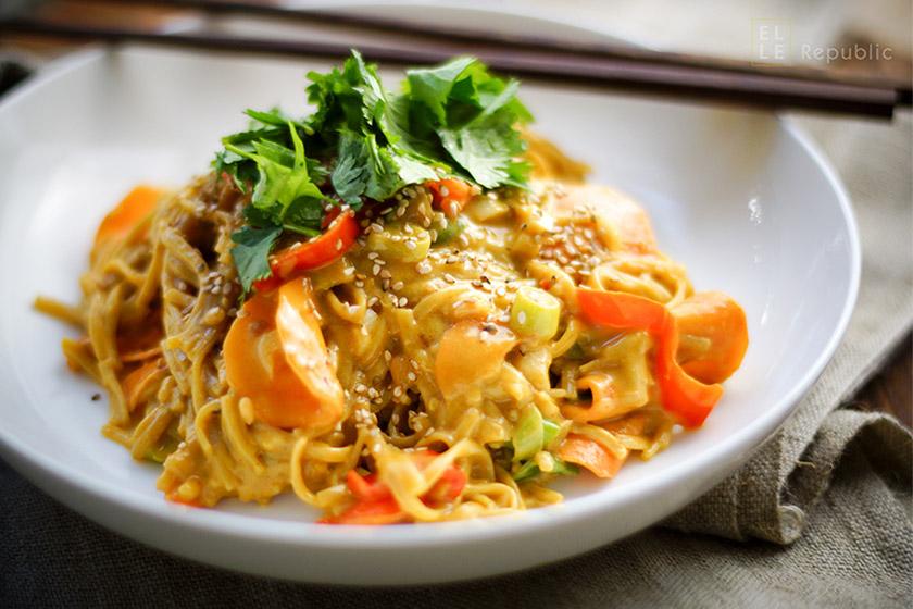 Rezeptbild: Asiatische Nudeln mit Erdnusssoße