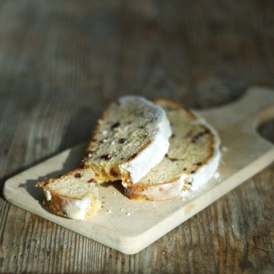 Rezeptbild: Cranberry-Mandel-Quarkstollen