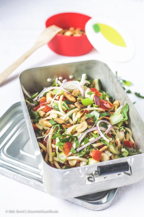 Rezeptbild: Spicy Asia-Spaghettisalat mit knackigem Gemüse und Erdnüssen
