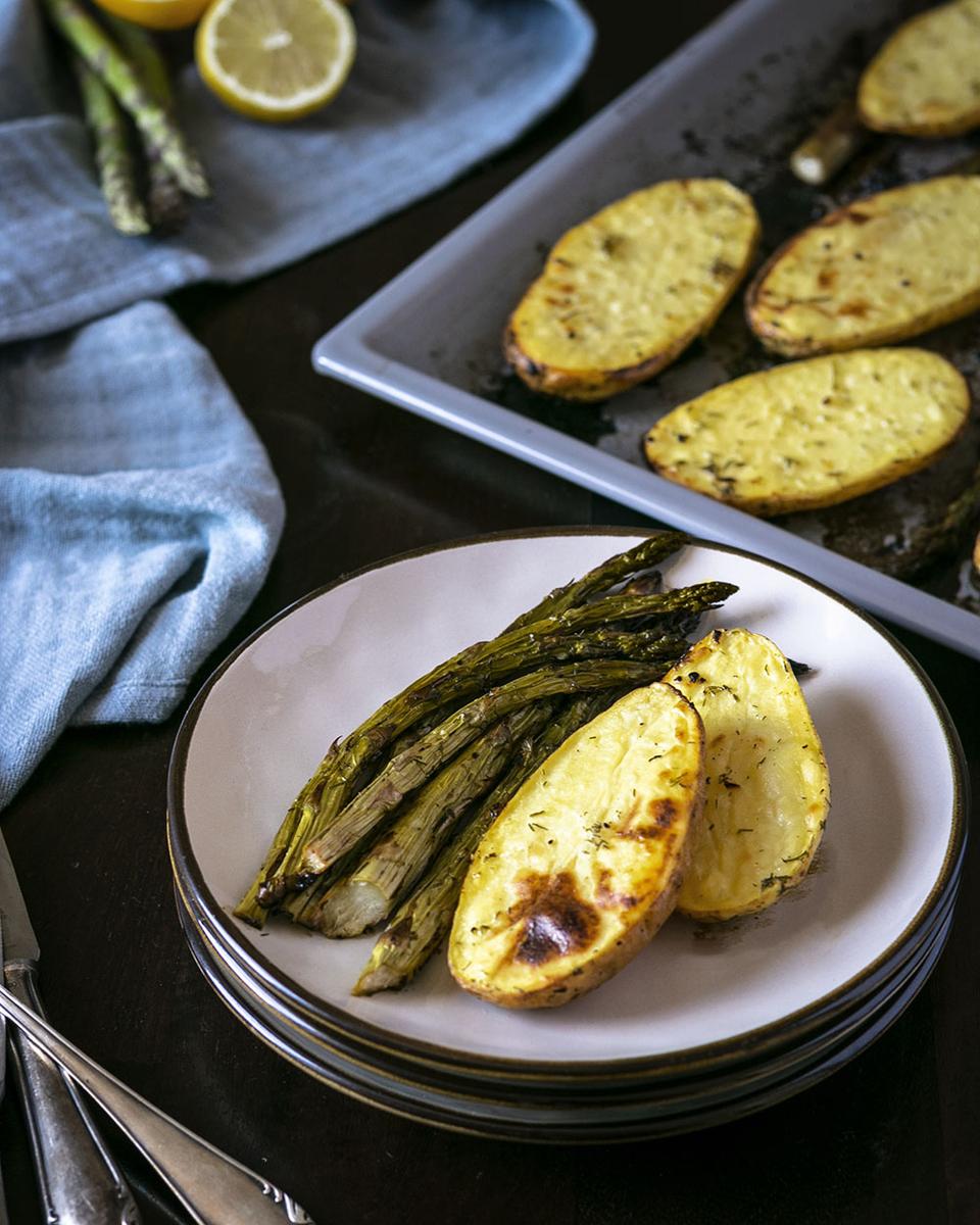 Rezeptbild: Grüner Spargel & Kartoffeln vom Blech