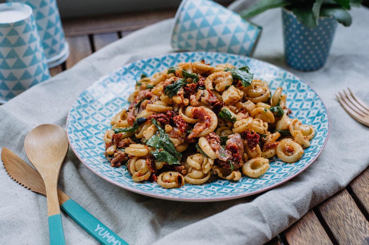 Rezeptbild: ITALIENISCHER NUDELSALAT MIT PARMASCHINKEN