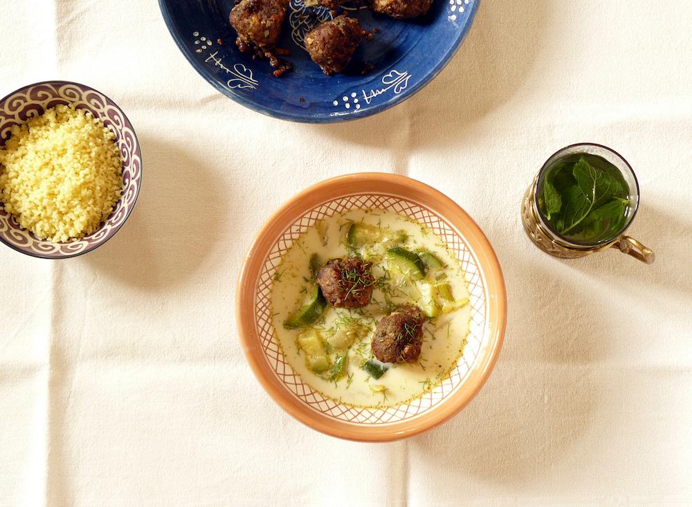 Rezeptbild: Fenchel-Zucchini Suppe mit Couscous und marokkanischen Hackbällchen