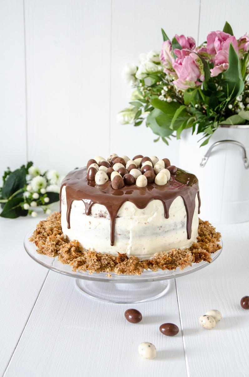 Rezeptbild: Oster-Torte: Karottentorte mit Frischkäse-Frosting und Schoko Drip