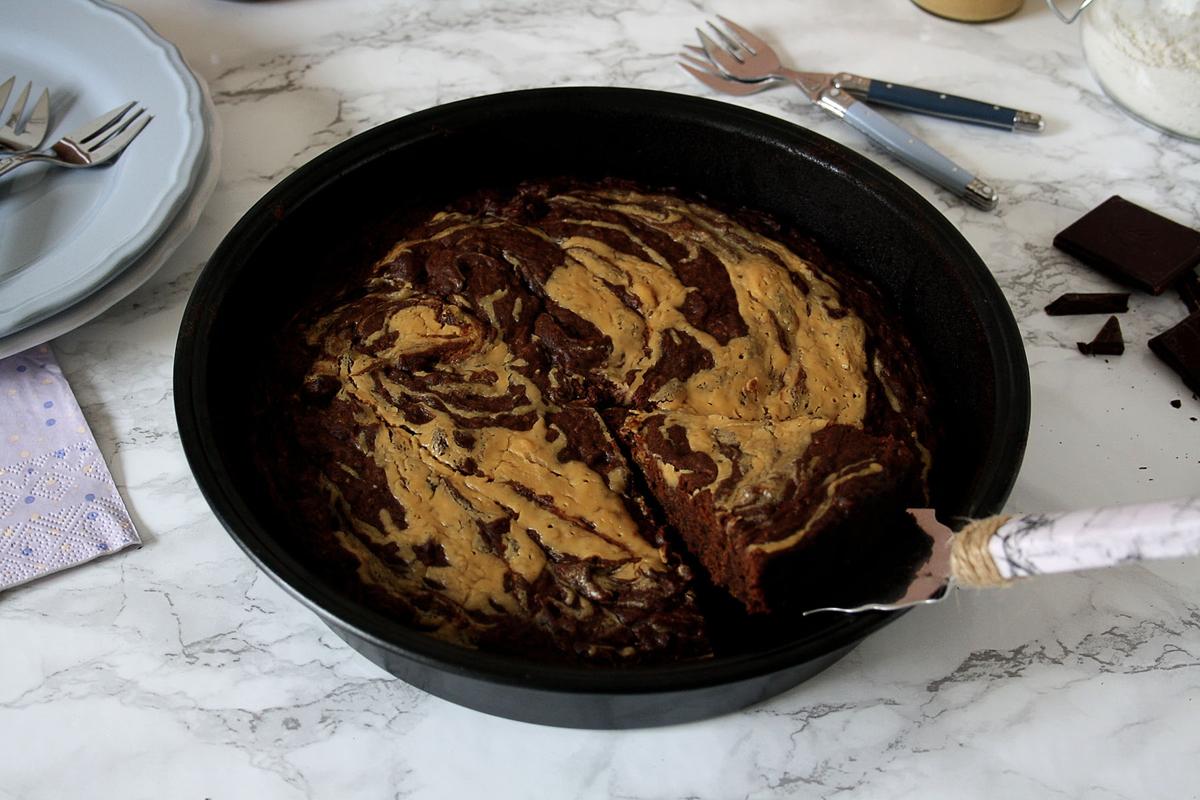 Rezeptbild: Zucchini-Brownies mit Erdnuss-Swirl