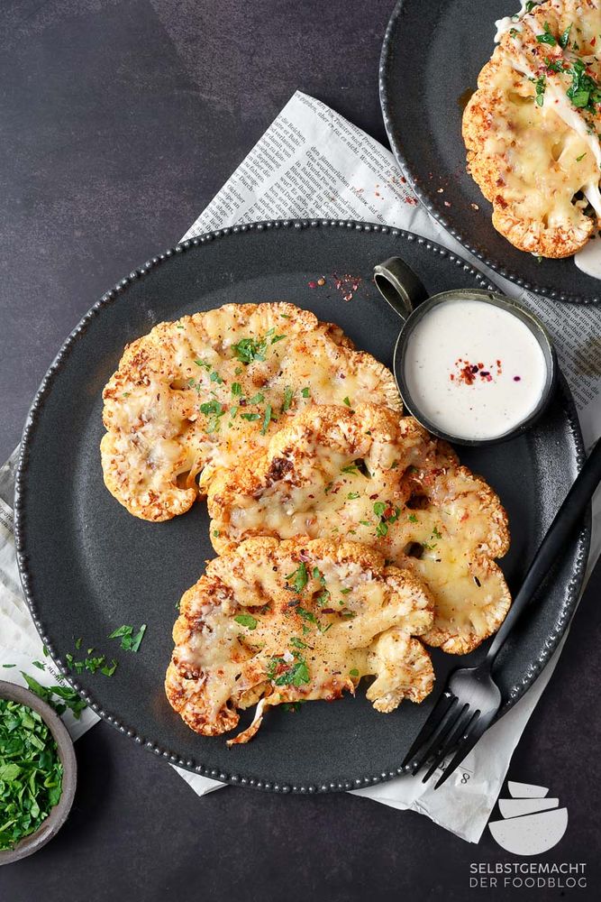 Rezeptbild: Marinierte Blumenkohlschnitzel mit Käse