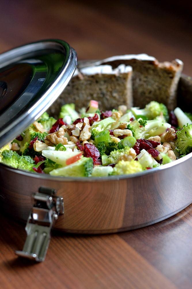 Rezeptbild: Roher Brokkoli-Cranberry-Salat mit Apfel