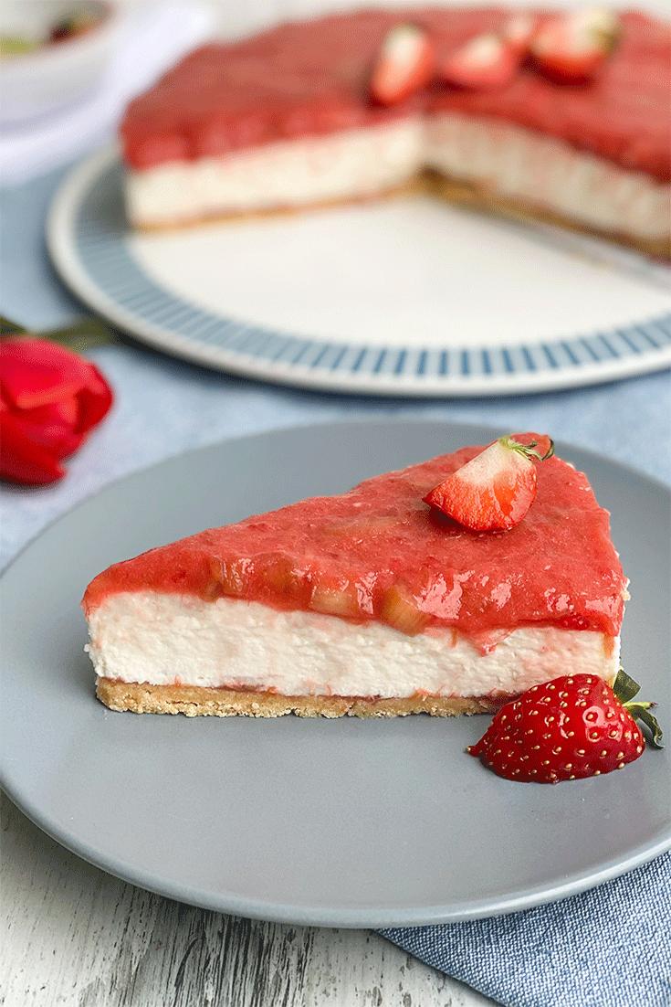 Rezeptbild: Erdbeer-Rhabarber-Torte no bake