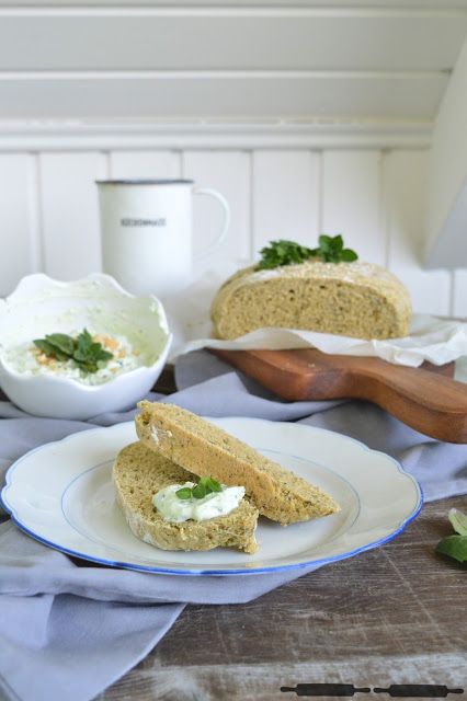 Rezeptbild: Kräuterbrot mit Cashew Dip