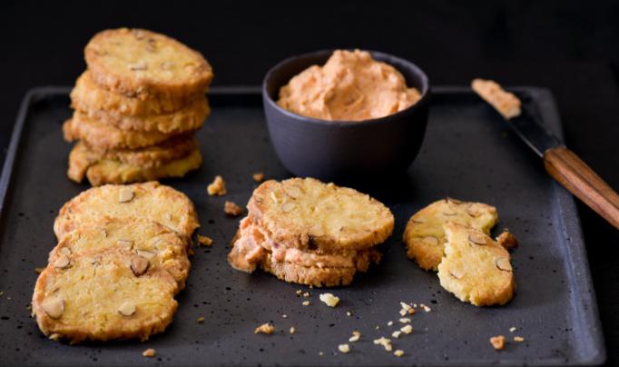 Rezeptbild: SBRINZ-SABLÉS MIT AJVAR-DIP